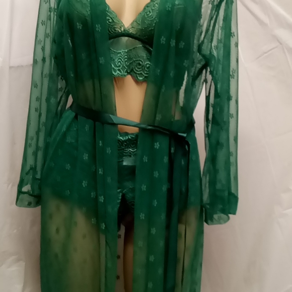 Lingerie - Picture 2 of 4